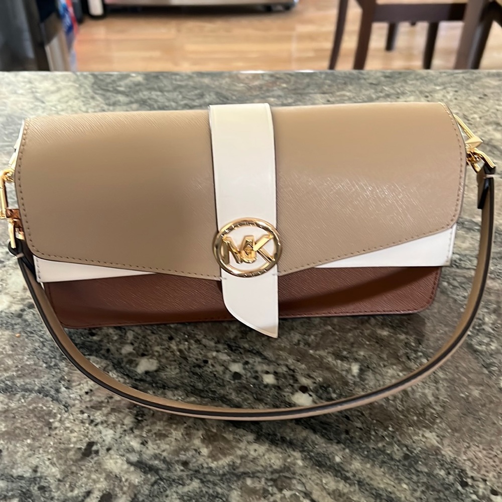 Like New Michael Kors Hand Bag